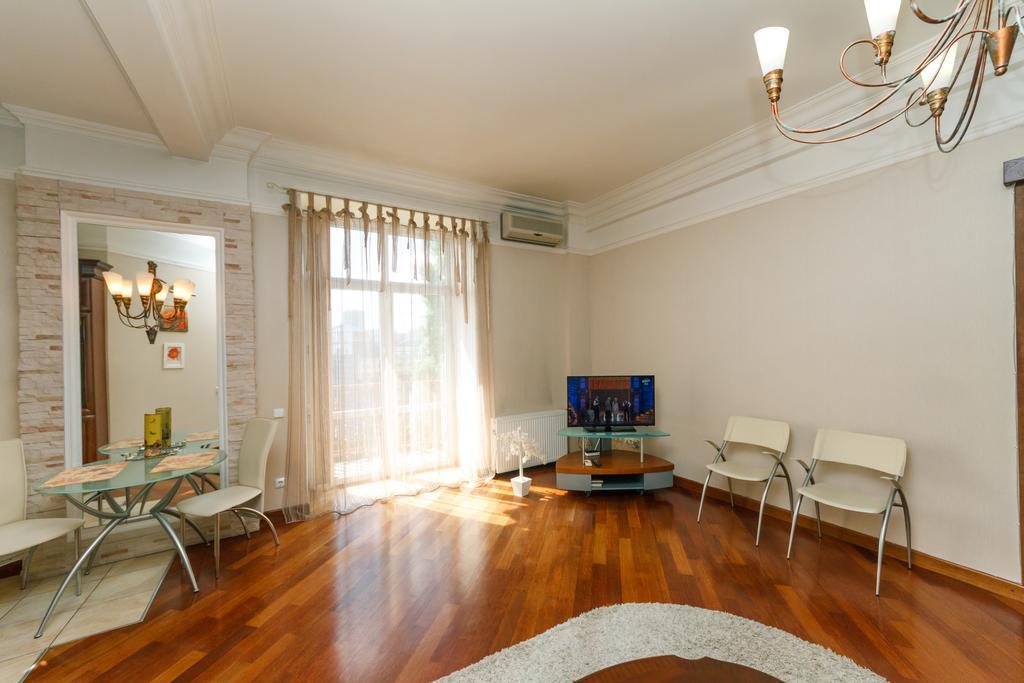Alma Apartments Kyiv Exterior photo